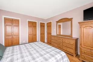 8 Wilson Pl, Lindenhurst, NY 11757 - Photo 12