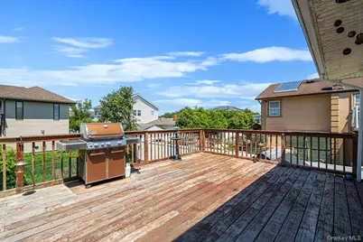 8 Wilson Place, Lindenhurst, NY 11757 - Photo 28