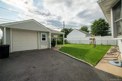 124 Wilfred Boulevard, Hicksville, NY 11801 - Photo 4