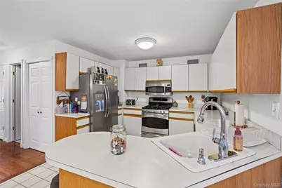 2 Windsor Court, Amityville, NY 11701 - Photo 8