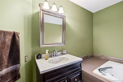 2 Windsor Court, Amityville, NY 11701 - Photo 20
