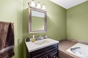 2 Windsor Ct, Amityville, NY 11701 - Photo 20