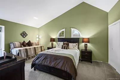 2 Windsor Court, Amityville, NY 11701 - Photo 18