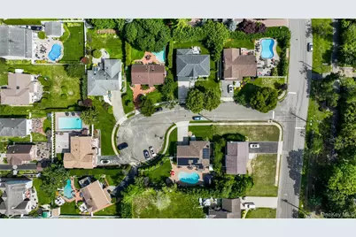 31 Lake Court, Massapequa, NY 11758 - Photo 32