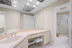 31 Lake Ct, Massapequa, NY 11758 - Photo 12