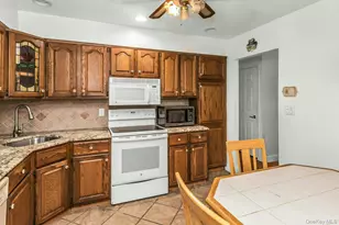 50 Jerome St, Lindenhurst, NY 11757 - Photo 8