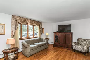 50 Jerome St, Lindenhurst, NY 11757 - Photo 4