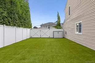 19 Clearwater Ln, West Islip, NY 11795 - Photo 42