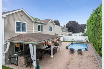 19 Clearwater Lane, West Islip, NY 11795 - Photo 32