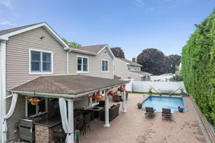 19 Clearwater Ln, West Islip, NY 11795 - Photo 32