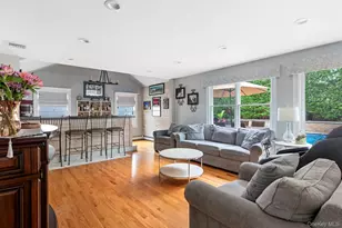 19 Clearwater Ln, West Islip, NY 11795 - Photo 16