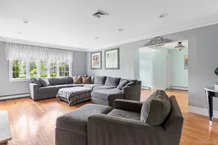 19 Clearwater Ln, West Islip, NY 11795 - Photo 8