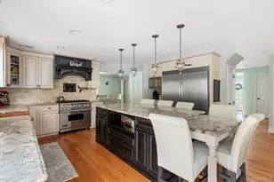 19 Clearwater Ln, West Islip, NY 11795 - Photo 14