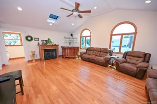 859 Maloon Ave, Franklin Square, NY 11010 - Photo 8