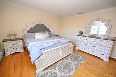 859 Maloon Avenue, Franklin Square, NY 11010 - Photo 10