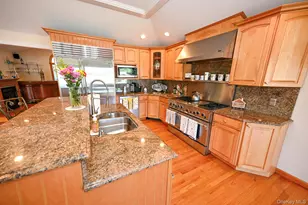 859 Maloon Ave, Franklin Square, NY 11010 - Photo 4