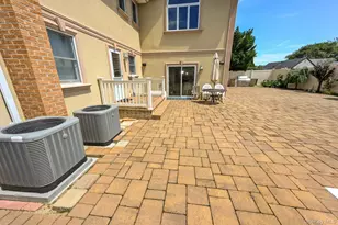 859 Maloon Ave, Franklin Square, NY 11010 - Photo 36