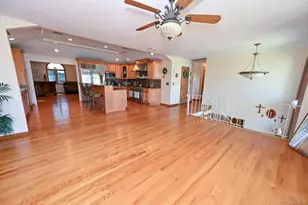 859 Maloon Ave, Franklin Square, NY 11010 - Photo 6