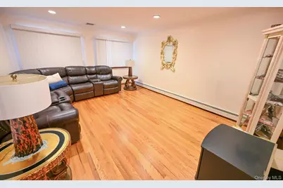 859 Maloon Avenue, Franklin Square, NY 11010 - Photo 22