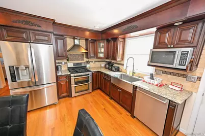 859 Maloon Avenue, Franklin Square, NY 11010 - Photo 20