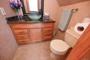859 Maloon Ave, Franklin Square, NY 11010 - Photo 18