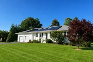 124 Donna Dr, Calverton, NY 11933 - Photo 2