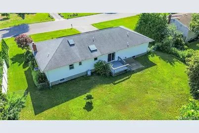 124 Donna Drive, Calverton, NY 11933 - Photo 38
