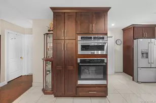 571 Park Ave, West Hempstead, NY 11552 - Photo 10