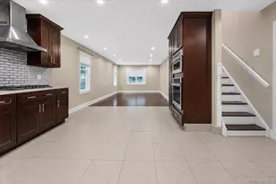 571 Park Ave, West Hempstead, NY 11552 - Photo 8