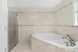 571 Park Ave, West Hempstead, NY 11552 - Photo 20