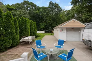 571 Park Ave, West Hempstead, NY 11552 - Photo 6
