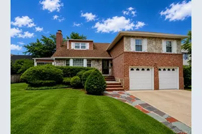 288 Brower Avenue, Rockville Centre, NY 11570 - Photo 4