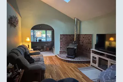 255 Auborn Avenue, Shirley, NY 11967 - Photo 2
