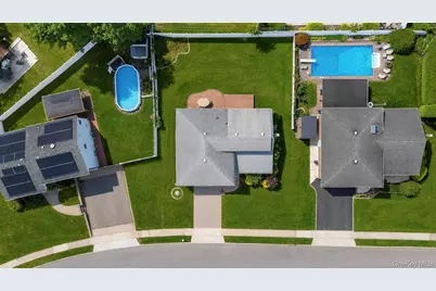 4 Balsam Drive, Hicksville, NY 11801 - Photo 2
