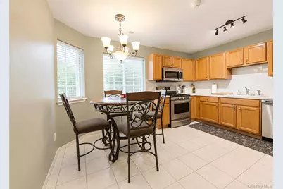 333 Prairie Court, Manorville, NY 11949 - Photo 4