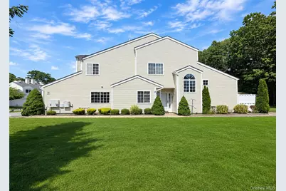333 Prairie Court, Manorville, NY 11949 - Photo 2
