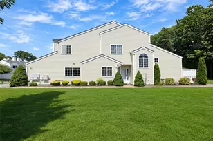 333 Prairie Ct, Manorville, NY 11949 - Photo 2