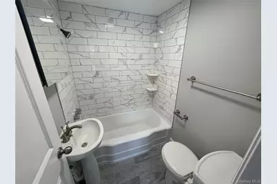 21 Collegeview Avenue #21-4, Poughkeepsie, NY 12603 - Photo 4