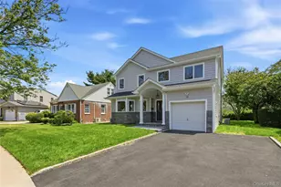 38 Surrey Rd, New Hyde Park, NY 11040 - Photo 2