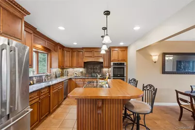 31 Eastwood Drive, North Babylon, NY 11703 - Photo 12