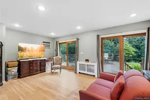 31 Eastwood Dr, North Babylon, NY 11703 - Photo 8