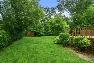 31 Eastwood Dr, North Babylon, NY 11703 - Photo 30