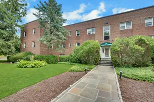 450 Pelham Rd, New Rochelle, NY 10805 - Photo 2