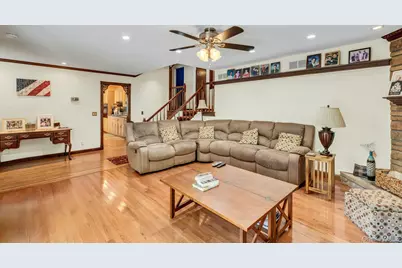 29 Columbine Avenue N, Hampton Bays, NY 11946 - Photo 8
