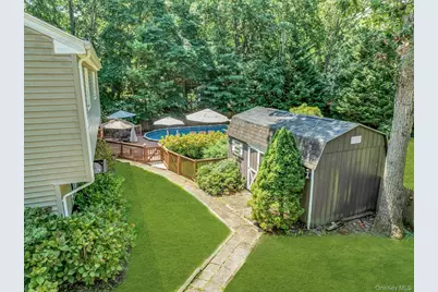 29 Columbine Avenue N, Hampton Bays, NY 11946 - Photo 34