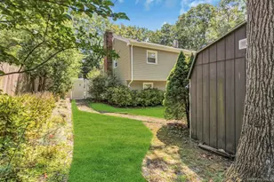 29 Columbine Ave N, Hampton Bays, NY 11946 - Photo 32