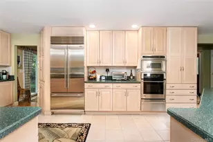 21 Bay Ave W, Hampton Bays, NY 11946 - Photo 18