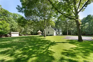 21 Bay Ave W, Hampton Bays, NY 11946 - Photo 4