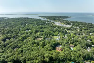 21 Bay Ave W, Hampton Bays, NY 11946 - Photo 44