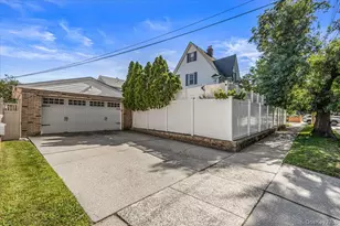 10-03 149th St, Whitestone, NY 11357 - Photo 4